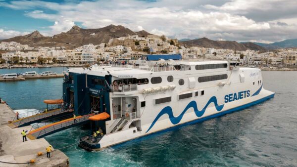 aller-en-ferry-de-naxos-a-paros